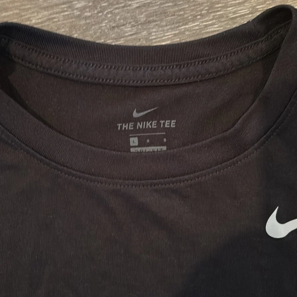 Nike Legend Women’s a training t-shirt Size L